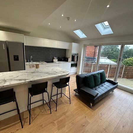 5 Bedroom House In Orpington Exterior photo