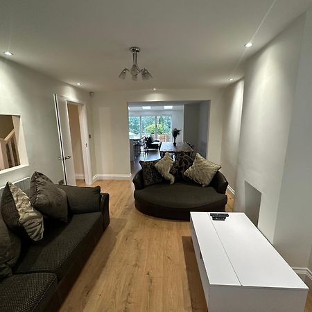 5 Bedroom House In Orpington Exterior photo