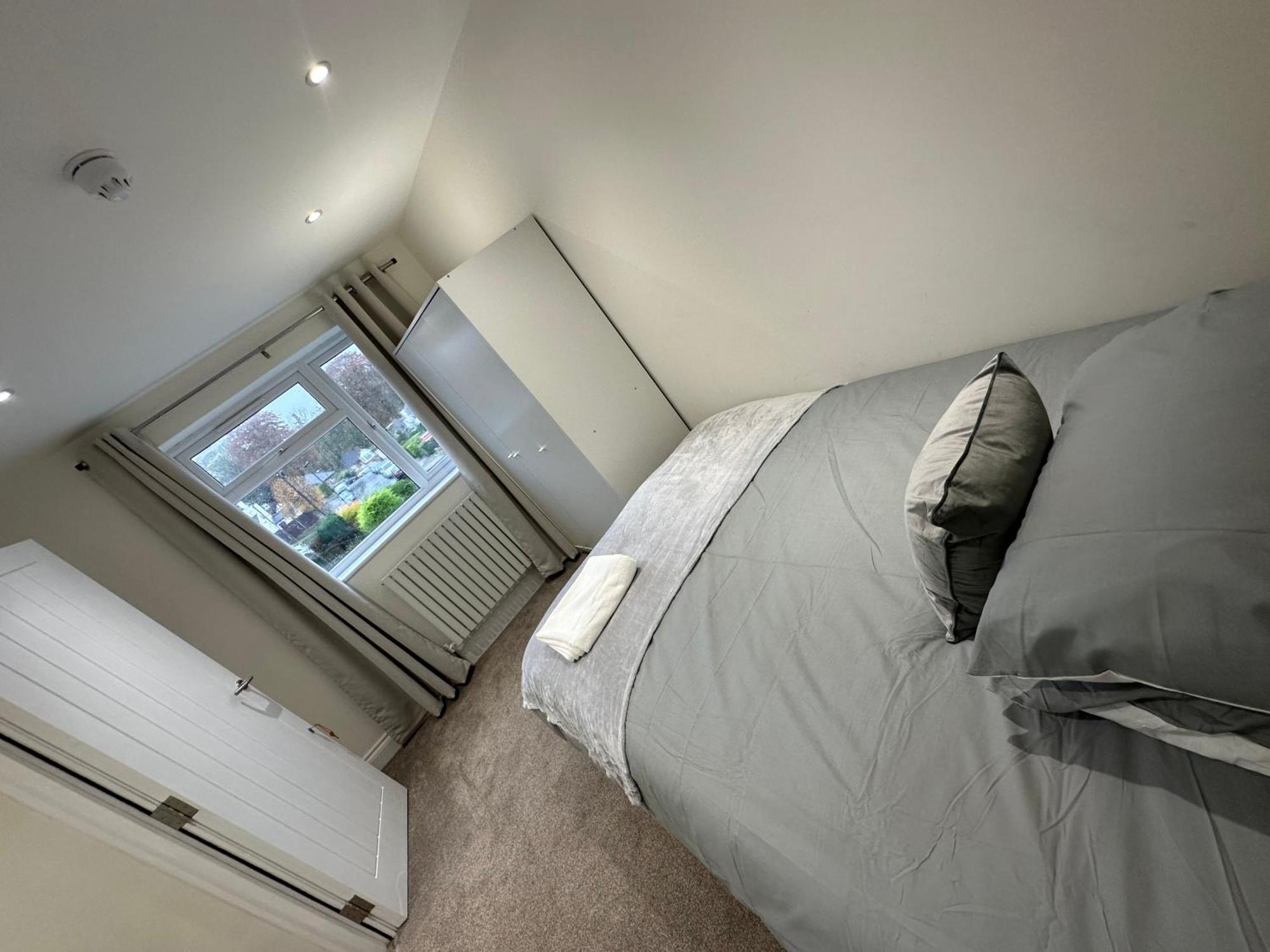 5 Bedroom House In Orpington Exterior photo