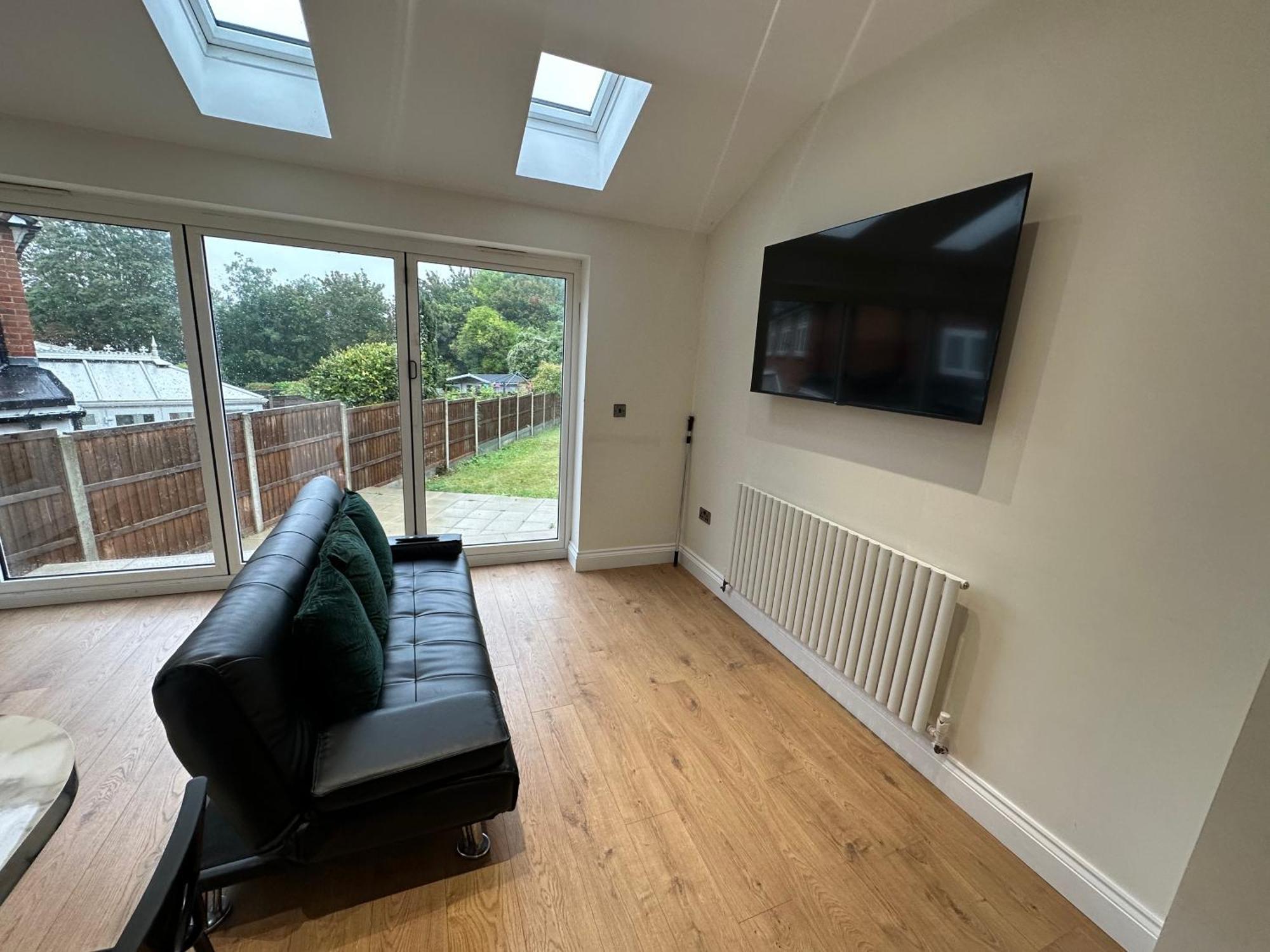 5 Bedroom House In Orpington Exterior photo
