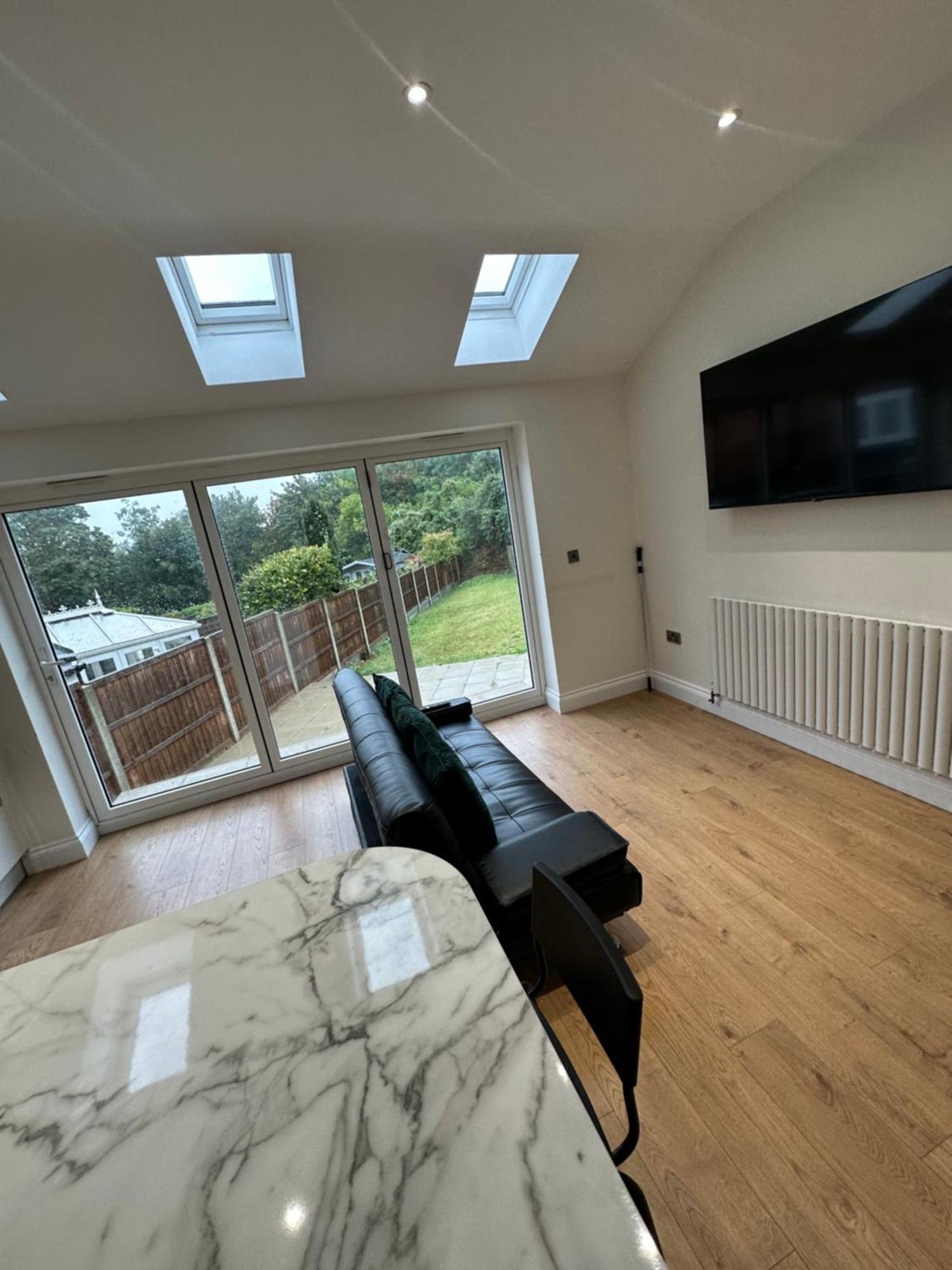 5 Bedroom House In Orpington Exterior photo