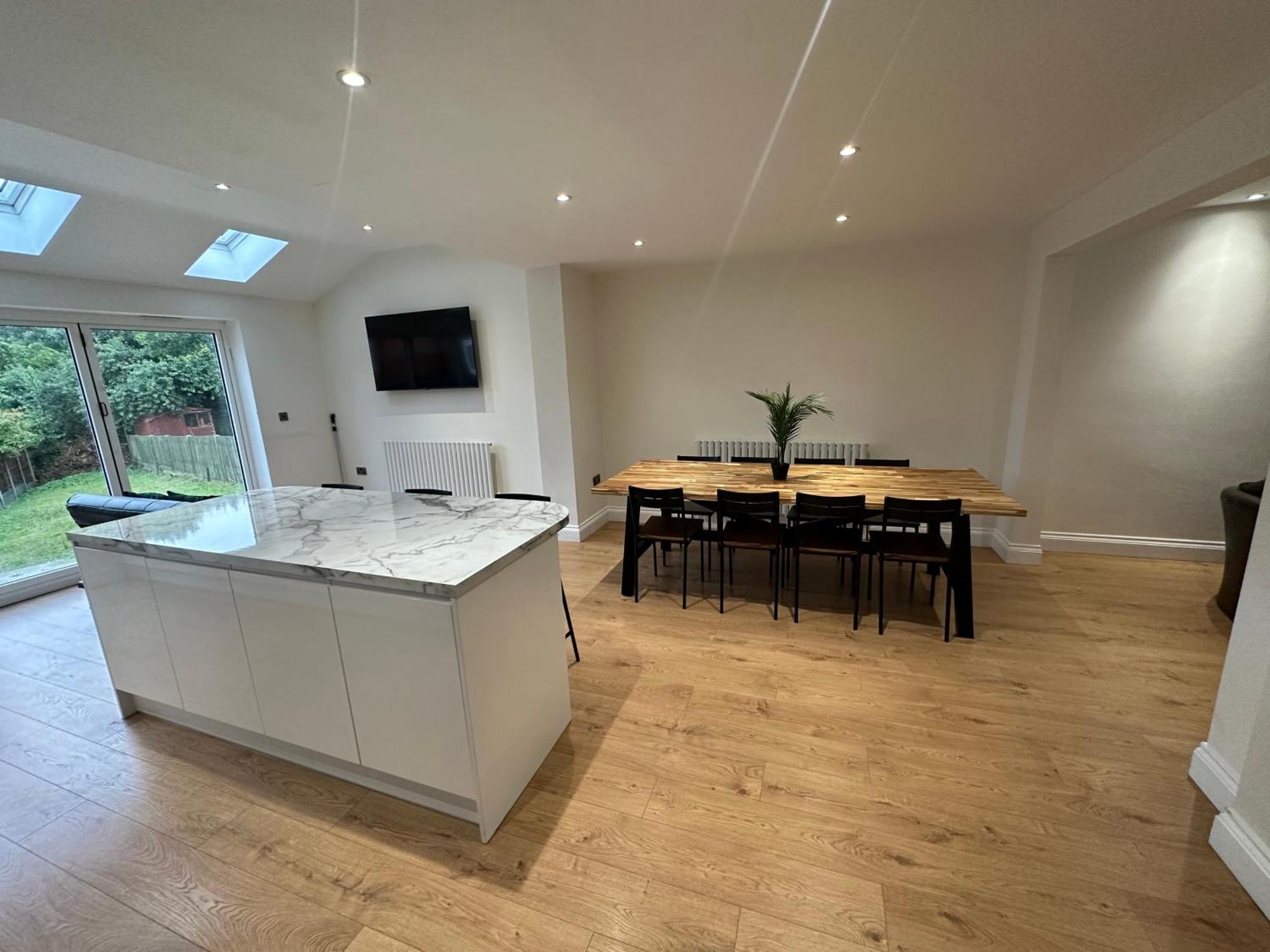 5 Bedroom House In Orpington Exterior photo