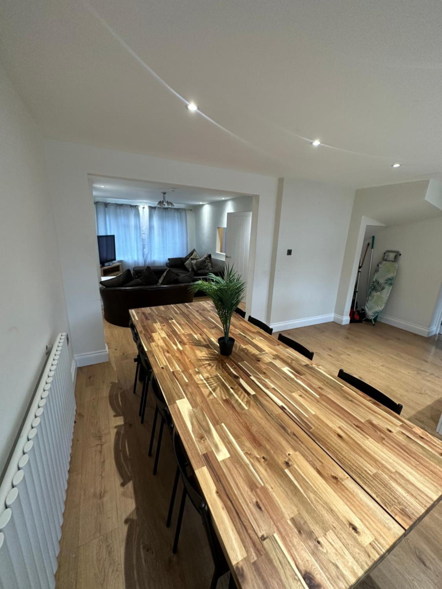 5 Bedroom House In Orpington Exterior photo